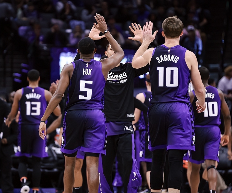 Nine Game关于官宣日体能课后，萨克拉门托国王主帅复盘备战法甲，媒体盛赞，年轻球员获得机会的信息